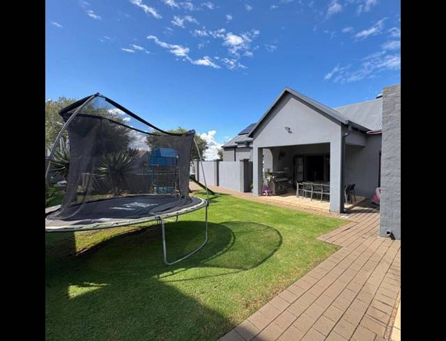 3 BEDROOM HOUSE FOR SALE IN MIDLANDS ESTATE